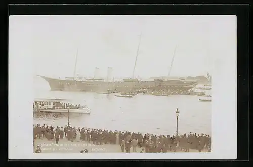 AK L`Yacht Victoria and Albert in Bacino di S. Marco