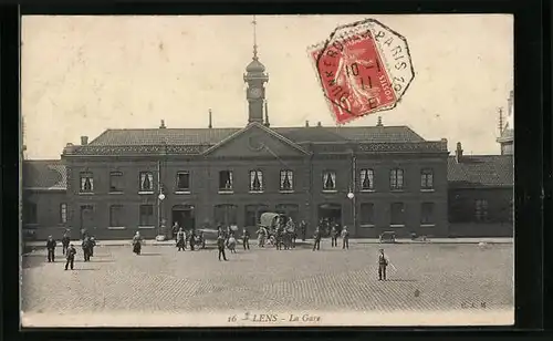 AK Lens, La Gare, Blick auf den Bahnhofsvorplatz