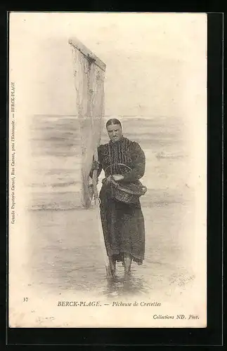 AK Berck-Plage, Pecheuse de Crevettes, Krebsfischerin mit Kescher