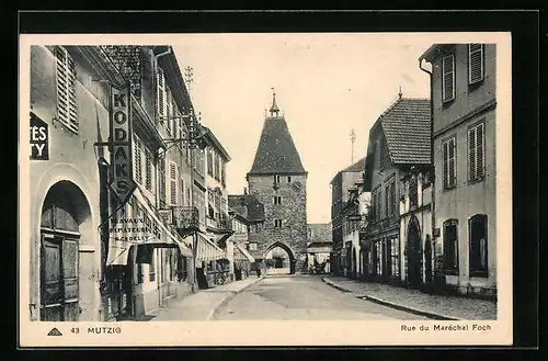 AK Mutzig, Rue du Maréchal Foch, Strassenpartie