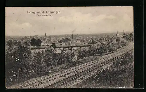 AK Saargemünd, Ortsansicht und Eisenbahnschienen