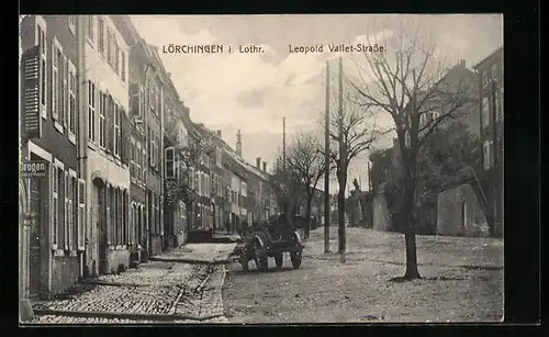 AK Lörchingen i. Lothr., Blick in die leere Leopold Vallet-Strasse