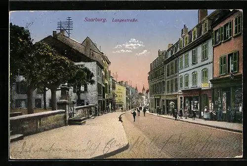 AK Saarburg, Langestrasse mit Passanten