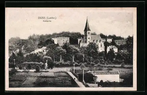 AK Duss /Lothr., Kolonie mit Kirche