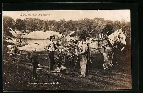 AK Fischer mit gigantischen Hechten, optische Täuschung