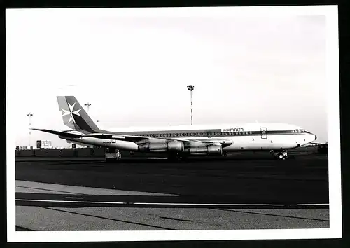 Fotografie Flugzeug Boeing 707, Passagierflugzeug der Air Malta, Kennung 9H-AAK