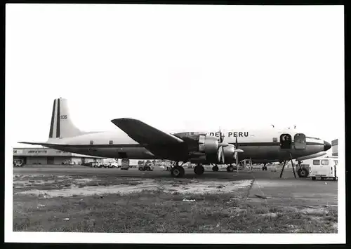 Fotografie Flugzeug Douglas DC-6, Passagierflugzeug der Aereo Del Peru, Kennung OB-R-936