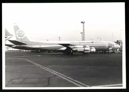 Fotografie Flugzeug Boeing 707, Passagierflugzeug der BWIA, Kennung 9Y-1EZ
