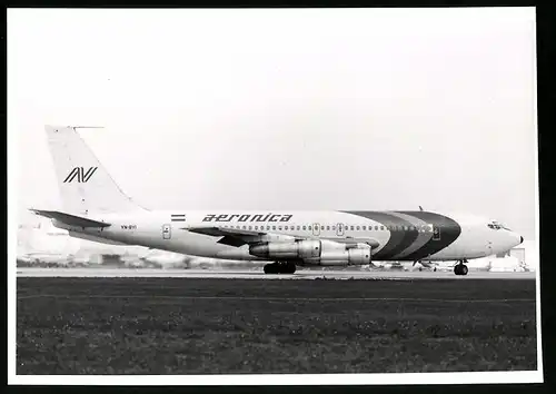 Fotografie Flugzeug Boeing 707, Passagierflugzeug der Aeronica, Kennung YN-BYI