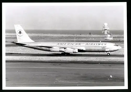 Fotografie Flugzeug Boeing 707, Passagierflugzeug der American Airlines, Kennung N8401