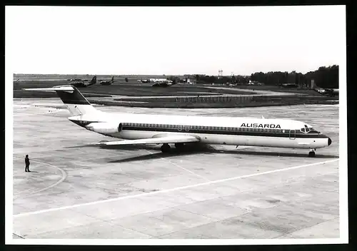 Fotografie Flugzeug Douglas DC, Passagierflugzeug der Alisarda, Kennung HB-IKG