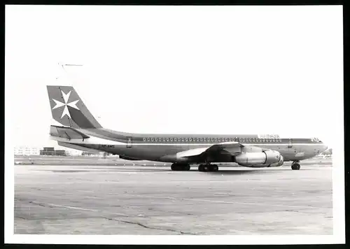 Fotografie Flugzeug Boeing 707, Passagierflugzeug der Air Malta, Kennung AP-AMG