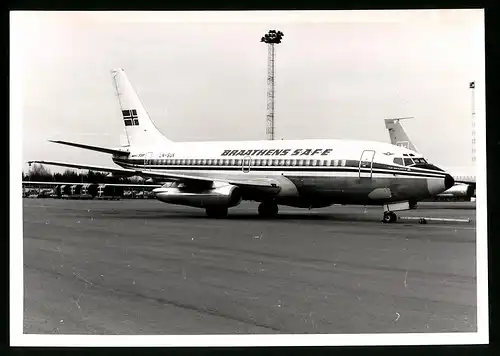 Fotografie Flugzeug Boeing 737, Passagierflugzeug der Braathens Safe, Kennung LN-SUK