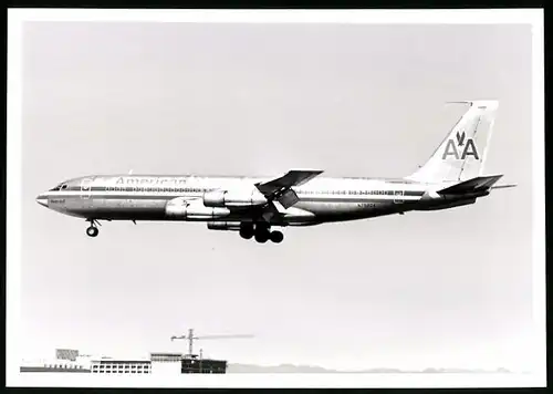 Fotografie Flugzeug Boeing 707, Passagierflugzeug der American Airlines, Kennung N7520A