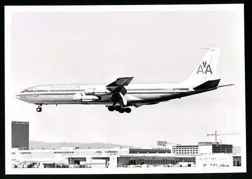 Fotografie Flugzeug Boeing 707, Passagierflugzeug der American Airlines, Kennung N8437