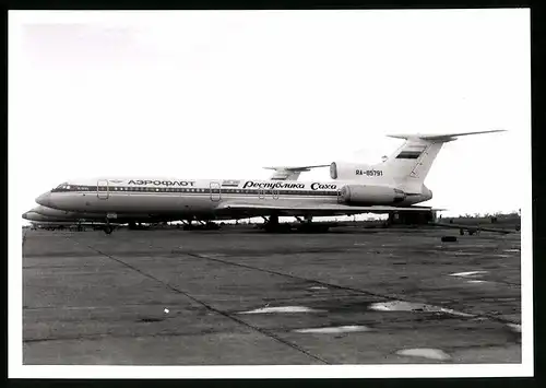 Fotografie Flugzeug Tupolew Tu-154, Passagierflugzeug der Aeroflot, Kennung RA-85791