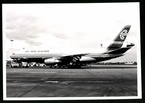 Fotografie Flugzeug Douglas DC-10, Passagierflugzeug der Air New Zealand, Kennung ZK-NZR