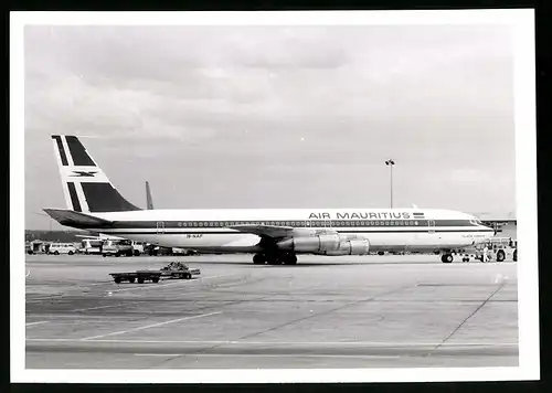 Fotografie Flugzeug Boeing 707, Passagierflugzeug der Air Mauritius, Kennung 3B-NAF