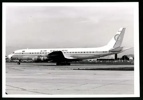 Fotografie Flugzeug Douglas DC-8, Passagierflugzeug der Air Ceylon, Kennung 4R-ACQ
