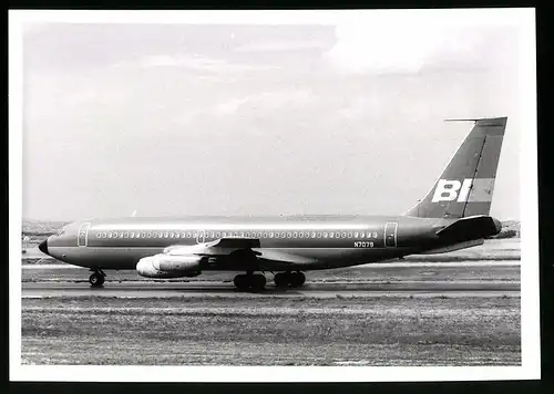 Fotografie Flugzeug Boeing 707, Passagierflugzeug der Braniff International, Kennung N7079