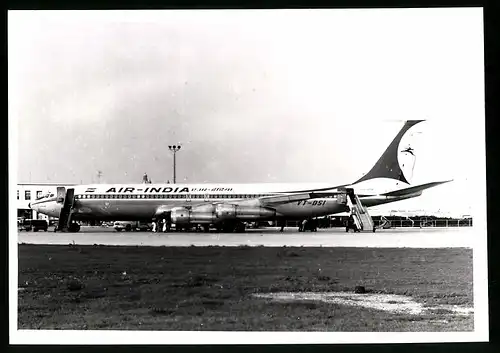 Fotografie Flugzeug Boeing 707, Passagierflugzeug der Air India, Kennung VT-DSI