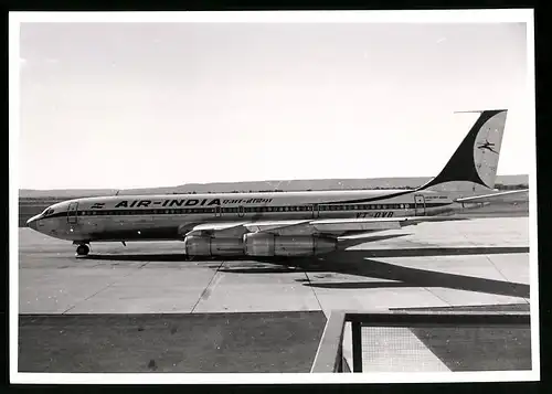 Fotografie Flugzeug Boeing 707, Passagierflugzeug der Air India, Kennung VT-DVR
