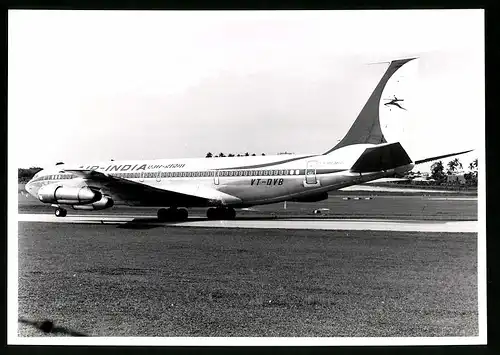 Fotografie Flugzeug Boeing 707, Passagierflugzeug der Air India, Kennung VT-DVB