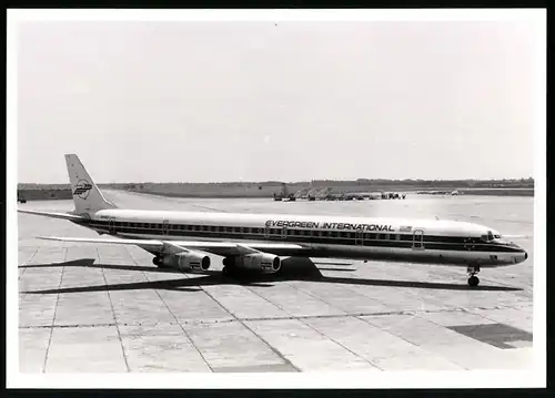 Fotografie Flugzeug Douglas DC-8, Passagierflugzeug der Evergreen International, Kennung N810EV