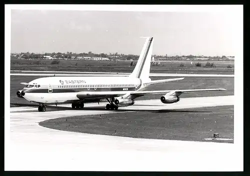 Fotografie Flugzeug Boeing 707, Passagierflugzeug der Eastern, Kennung N8707E