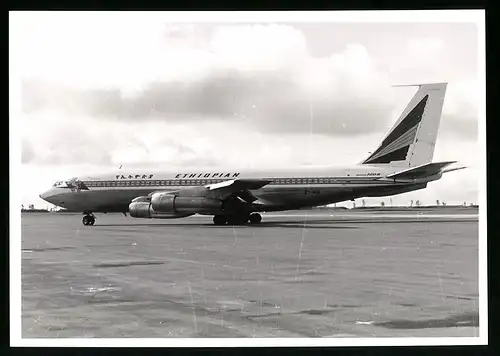 Fotografie Flugzeug Boeing 720, Passagierflugzeug der Ethiopian, KIennung ET-AAG