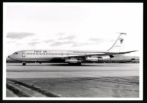 Fotografie Flugzeug Boeing 707, Passagierflugzeug der Eagle Air of Iceland