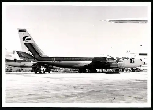 Fotografie Flugzeug Boeing 707, Passagierflugzeug der Ecuatoriana, Kennung HC-BCT