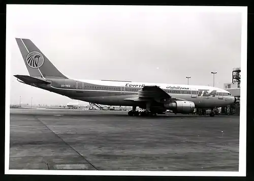 Fotografie Flugzeug Douglas DC-8, Passagierflugzeug der Egypt Air, Kennung OO-TEG