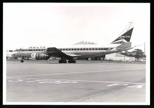 Fotografie Flugzeug Douglas DC-8, Passagierflugzeug der Delta Airlines, Kennung N805E