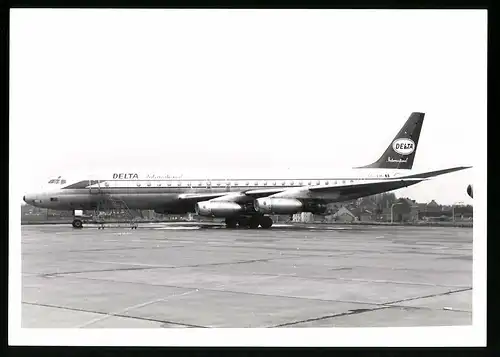 Fotografie Flugzeug Douglas DC-8, Passagierflugzeug der Delta International, Kennung OO-AMI