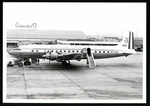Fotografie Flugzeug Douglas DC-6, Passagierflugzeug der Faucett, Kennung OB-R-846