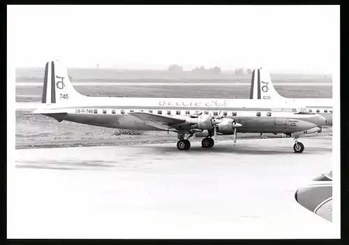 Fotografie Flugzeug Douglas DC-6, Passagierflugzeug der Faucett, Kennung OB-R-746