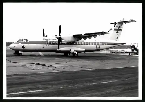 Fotografie Flugzeug ATR 42 Schulterdecker, Passagierflugzeug der Finnair, Kennung OH-LTB