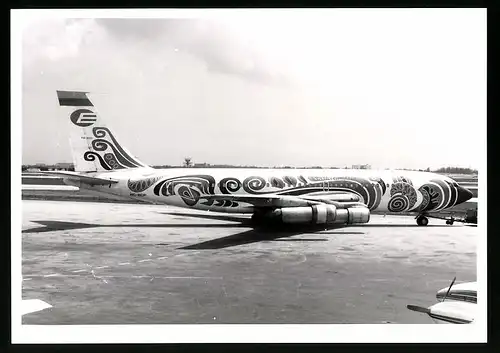 Fotografie Flugzeug Boeing 707, Passagierflugzeug der Ecuatoriana, Kennung HC-BDP