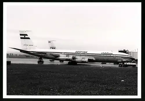 Fotografie Flugzeug Boeing 707, Passagierflugzeug der Egyptair, Kennung SU-APO
