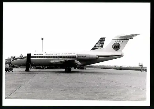 Fotografie Flugzeug Fokker F28, Passagierflugzeug der Iberia, Kennung EC-BVA