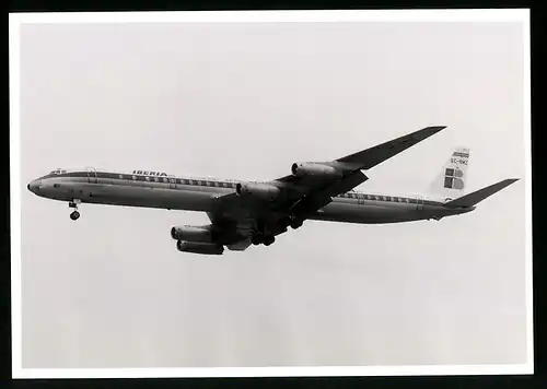 Fotografie Flugzeug Douglas DC-8, Passagierflugzeug der Iberia, kennung EC-BMZ