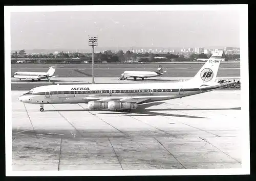 Fotografie Flugzeug Douglas DC-8, Frachtflugzeug der Iberia, Kennung EC-BMV
