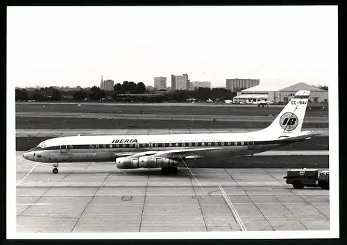 Fotografie Flugzeug Douglas DC-8, Passagierflugzeug der Iberia, Kennung EC-BAV