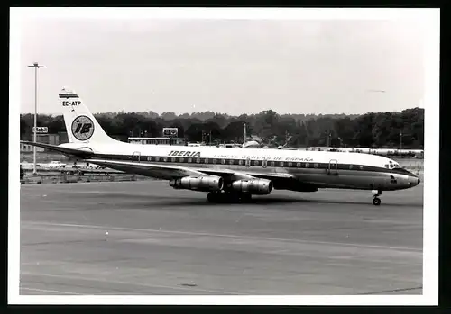 Fotografie Flugzeug Douglas DC-8, Passagierflugzeug der Iberia, Kennung EC-ATP