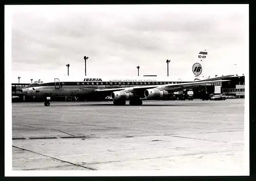 Fotografie Flugzeug Douglas DC-8, Passagierflugzeug der Iberia, Kennung EC-ATP