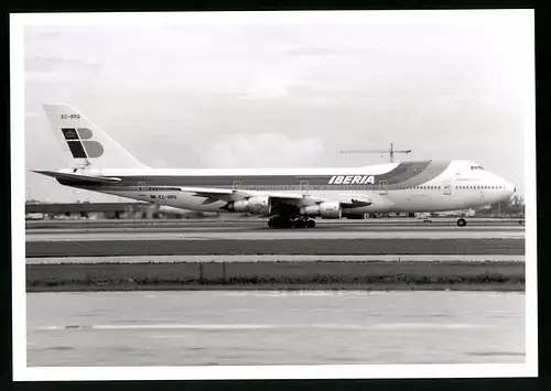 Fotografie Flugzeug Boeing 747 Jumbojet, Passagierflugzeug der Iberia, Kennung EC-BRQ