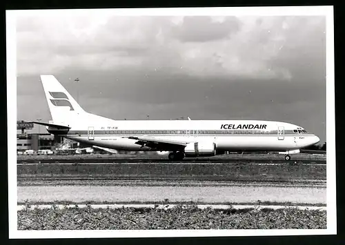 Fotografie Flugzeug Boeing 737, Passagierflugzeug der Icelandair, Kennung TF-FIB