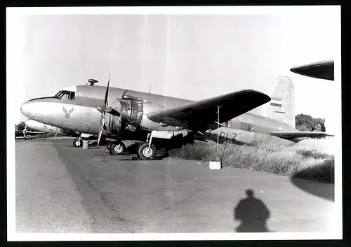 Fotografie Flugzeug Douglas DC-3, Passagierflugzeug, Kennung VT-CLZ