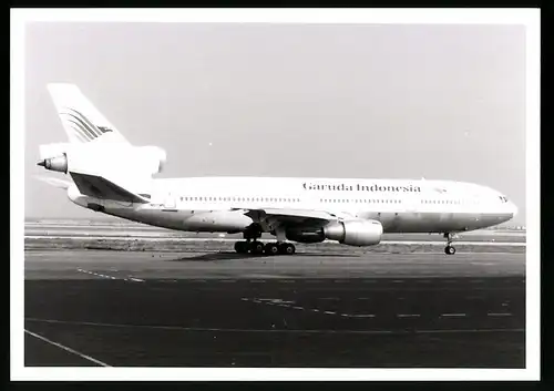 Fotografie Flugzeug Douglas DC-10, Passagierflugzeug der Garuda Indonesia, Kennung NI07WA